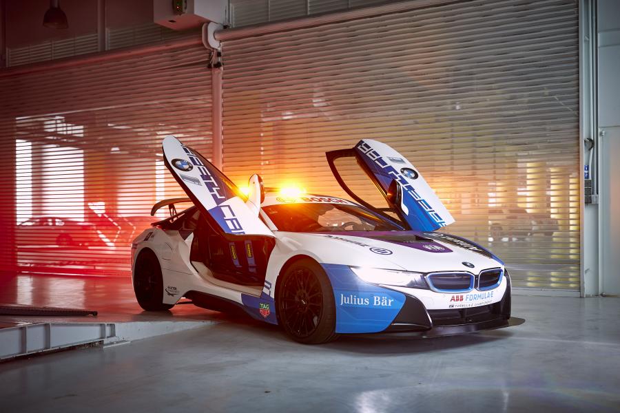  BMW i8 Formula E Safety Car 2019 года  (фото 1 из 17)